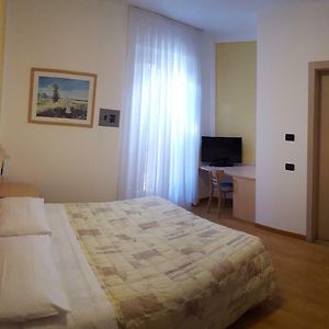 Camera con letto king size